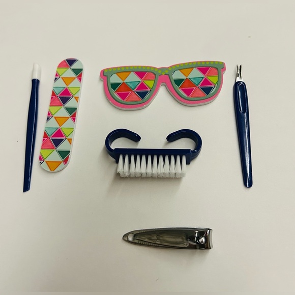 New Sassy + Chic Purple Nail Grooming Kit 6 Pieces Home or Travel Great Gift - Picture 3 of 16